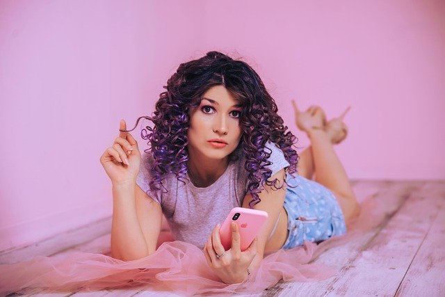 How Too Much Screen Time Affects Your Kids (And How To Set Limits)